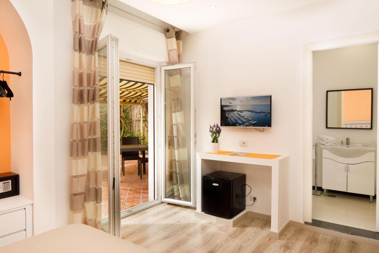 Sorrento Comfort Rooms Con Piscina Exteriör bild